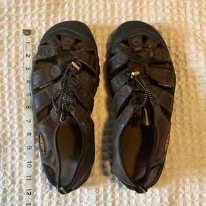 ⭐️ 3/$10 Men’s Keen waterproof leather outdoor, closed toe sandals, size 11